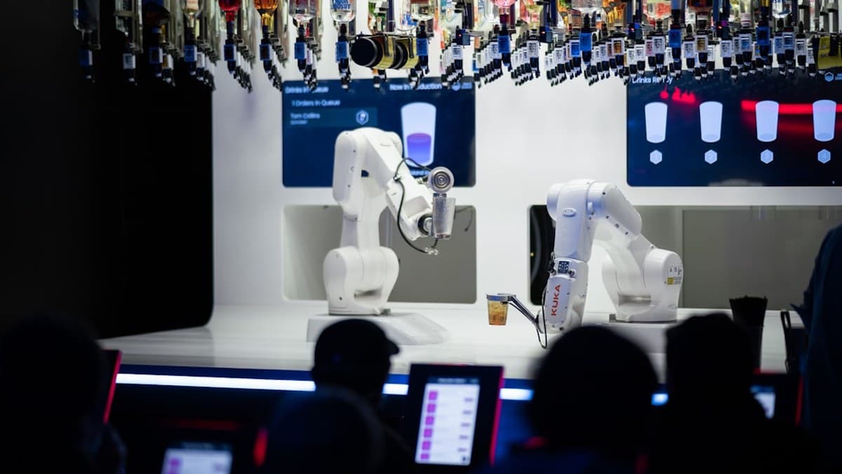 Agents Conquer Software, Retail Supply Chains Get Smarter